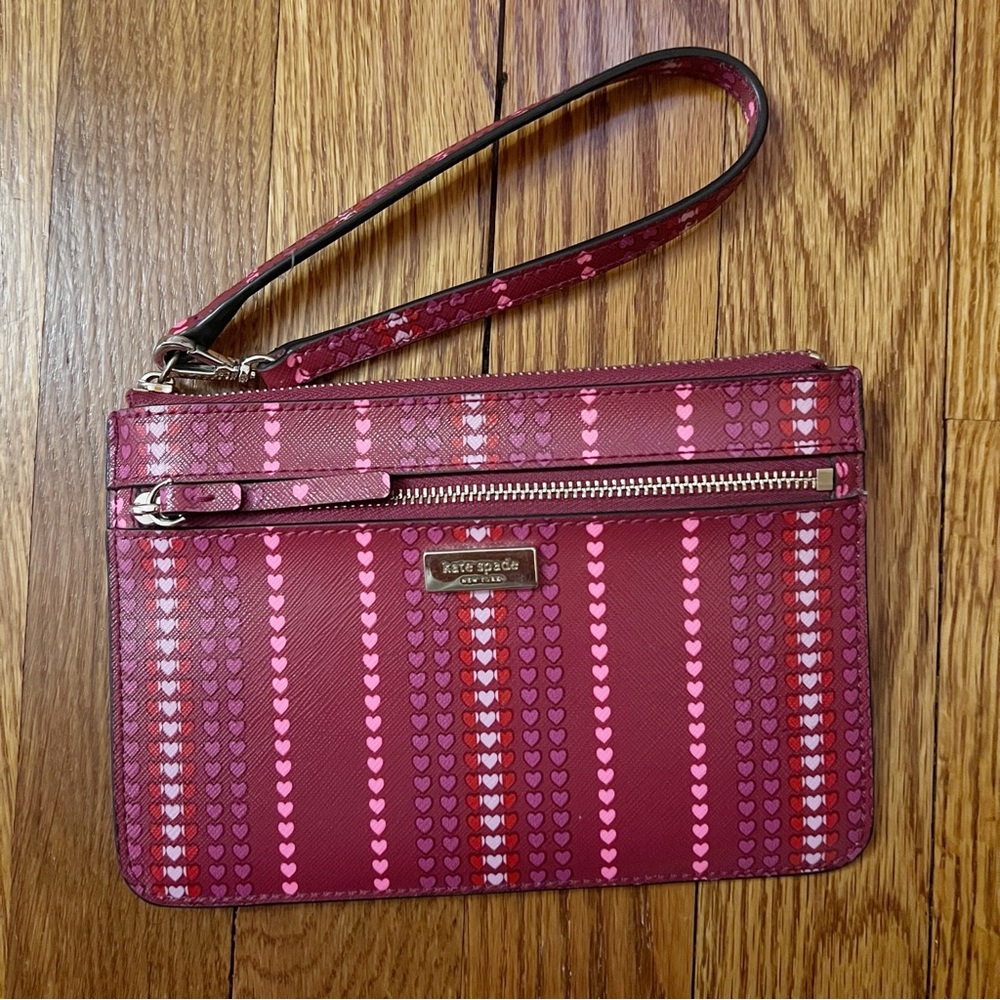 KATE SPADE Tinie Wristlet Shore Street Striped HEARTS Cranberry Red Pink